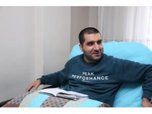 12 Yıldır Evde Kalan Engelli Genç Yapılan Asansörle Sokağa Çıkmanın Mutluluğunu Yaşadı