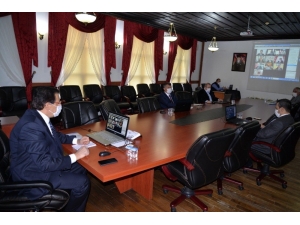 Bolu’da, Vali Ve Kaymakamlar “Biz Bize Yeteriz Türkiyem” Kampanyasına Bağışta Bulundu