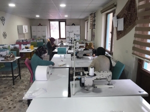 Bahçesaray Halk Eğitim Merkezi’nde, Maske Üretimine Başlandı