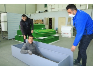 Virüs Çin’den Tabutlar Sivas’tan