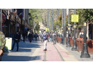 Cumhuriyet Caddesi Yaya Trafiğine Kapatıldı
