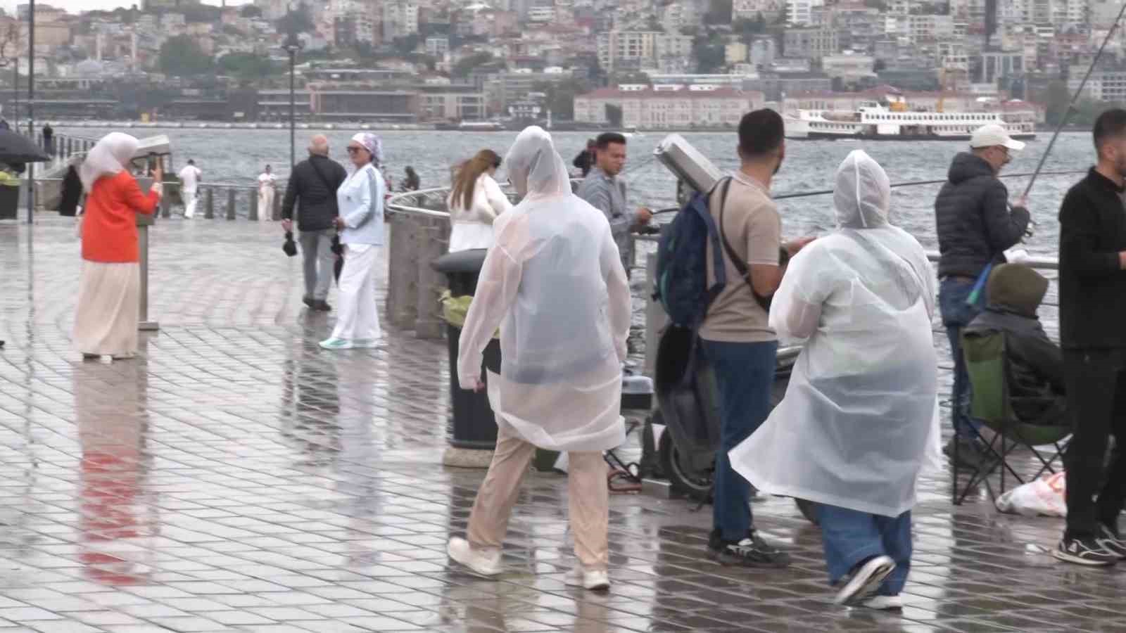 istanbul-da-beklenen-yagis-anadolu-yakasi-nda-etkili-oldu
