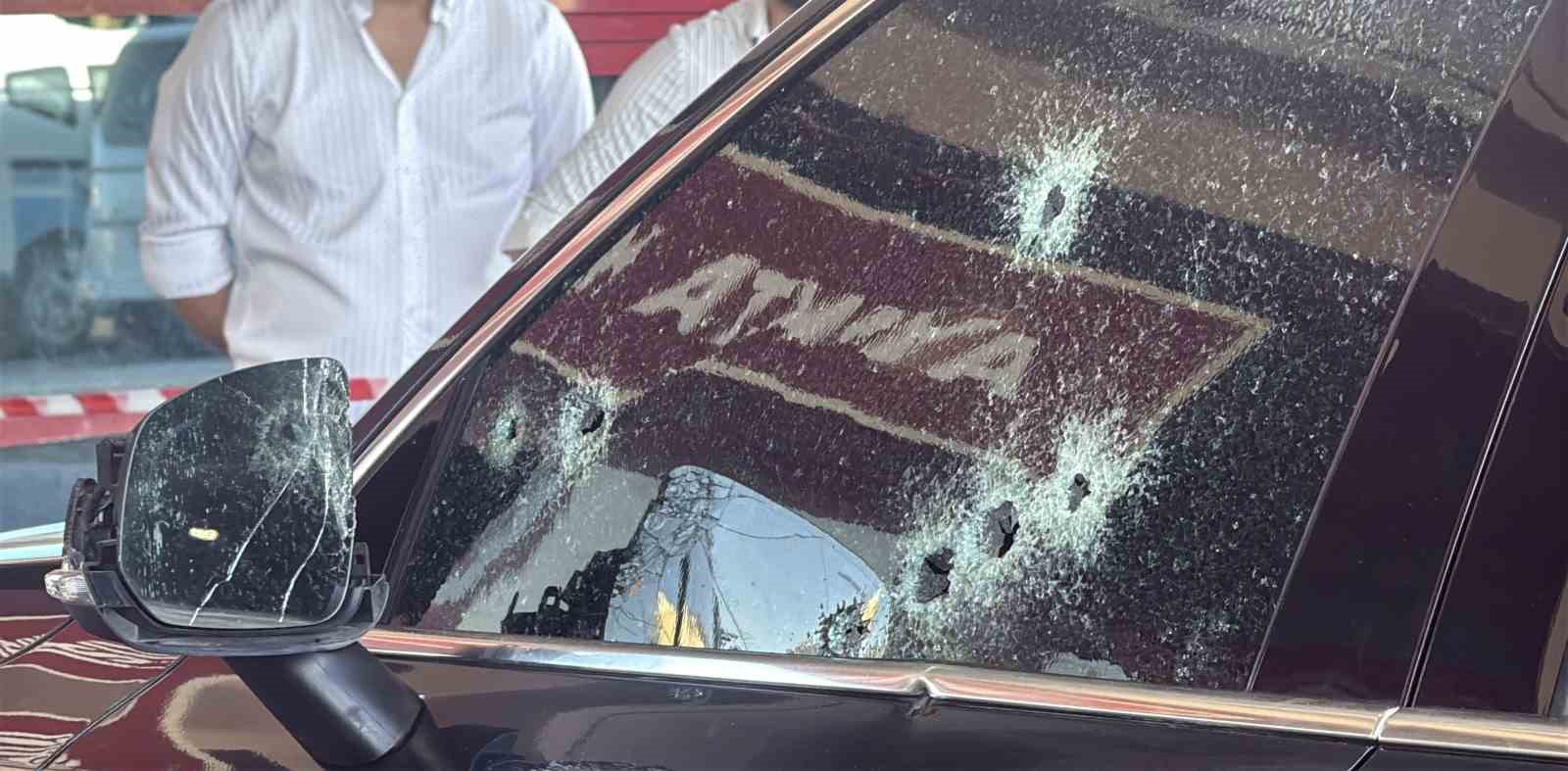 diyarbakir-da-isikta-duran-otomobile-silahli-saldiri-2-yarali