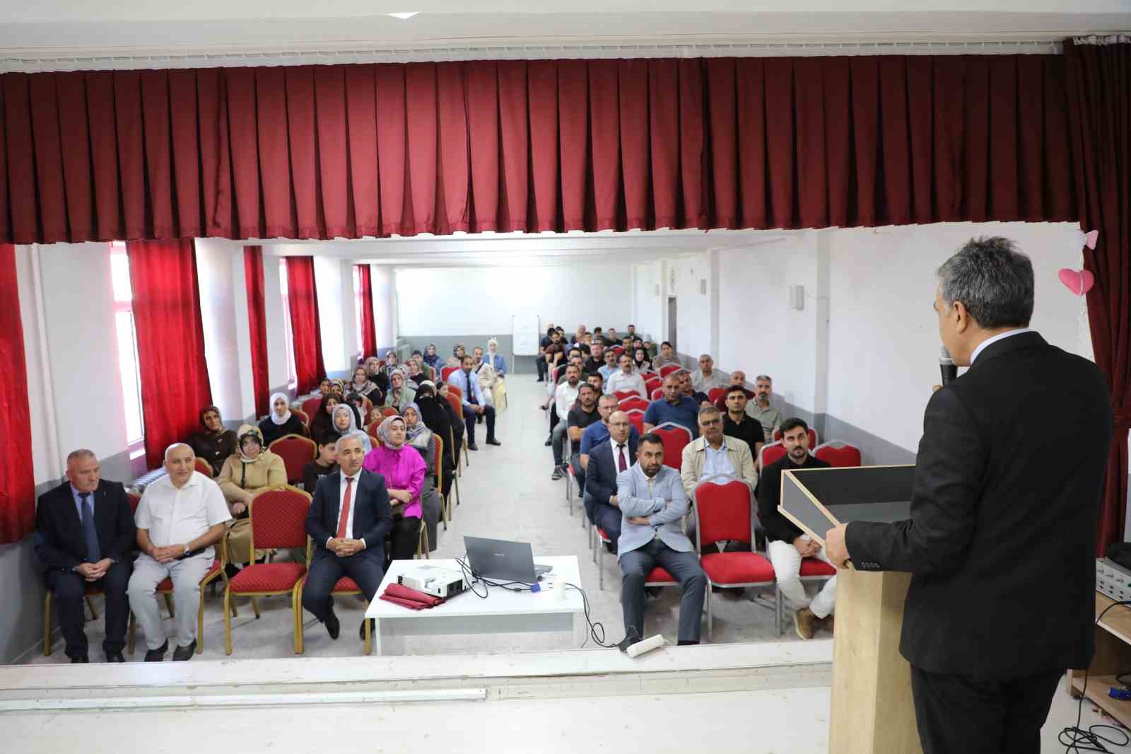 agri-da-5-sinif-ogrencilerinin-uyum-heyecanina-veliler-de-ortak-oldu