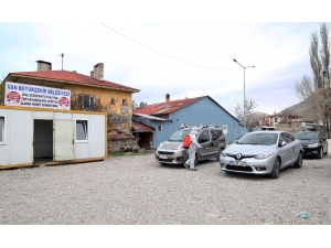 Van Büyükşehir Belediyesi Sivil Araçları Da Dezenfekte Ediyor