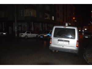 Dükkanının Önüne Park Edilen Motosiklete Kızdı, Ortalığı Birbirine Kattı