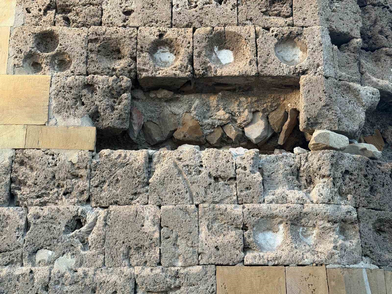 bayburt-kent-konseyinden-tarihi-kaleye-mudahale-talebi
