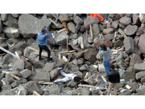 Bunalıma Giren Elektronik Mühendisi, 200 Metre Yükseklikten Kendini Attı