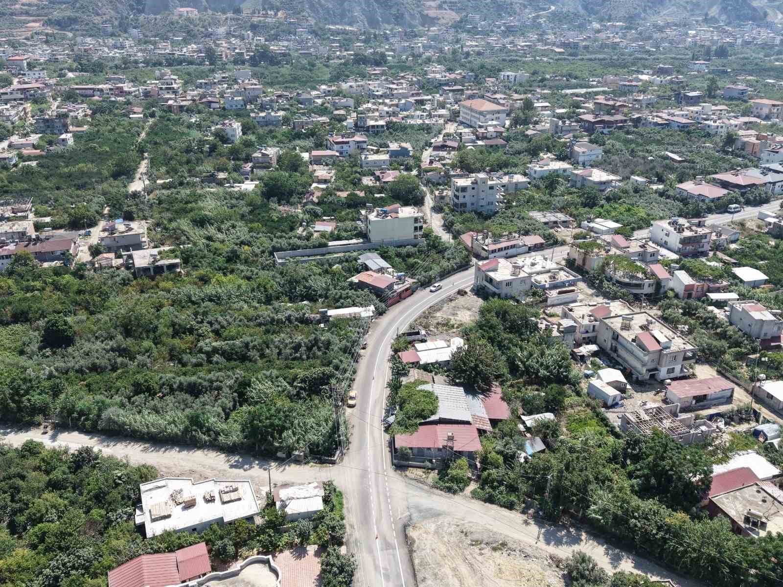 hbb-den-samandag-sutasi-nda-1-1-kilometrelik-yolda-beton-asfalt-calismasi