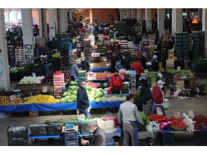 Sokağa Çıkma Yasağı Öncesinde Vatandaşlar Semt Pazarına Akın Etti