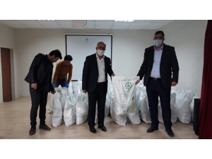 Çaldıranlı İş Adamından 150 Koli Gıda Desteği