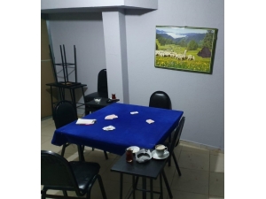 Korona Virüse Aldırmadan Bir Arada Kumar Oynayan Şahıslar Yakayı Ele Verdi