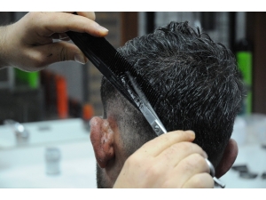 Kaçak Tıraş Yapan Kuaföre Ceza