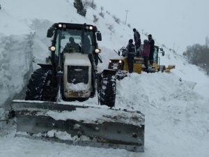 Sivas’ta Köy Yolları 8 Bin 759 Kez Ulaşıma Açıldı