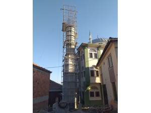 Depremde Hasar Gören Alifakı Camii’nin Minaresi Yenileniyor