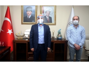 Akdeniz Belediyesinden “3 Boyutlu Yüz Siperliği” Üretimine Destek