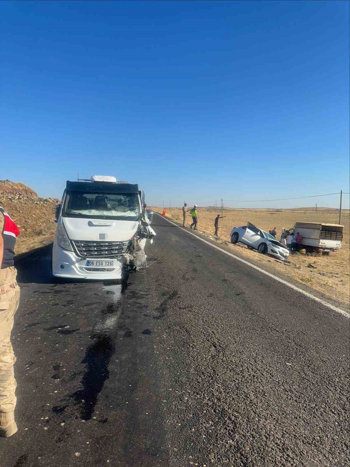siverek-te-otomobil-ile-cekici-carpisti-3-yarali