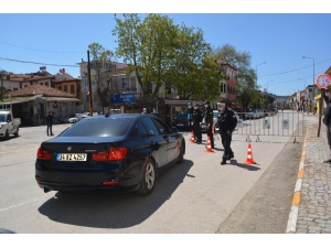 Ayvalık’ta Özel Araçlara Kovid 19 Freni