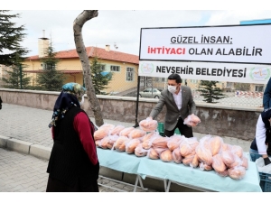 Sofranızdaki Lokma Projesiyle Mahallelerde Ücretsiz Ekmek Dağıtımına Başlandı