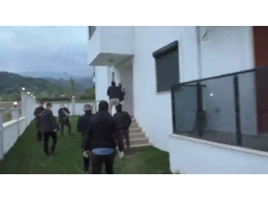 Manisa’da Lüks Villaya Kumar Baskını