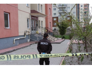 Bina Görevlisi Hasta Ziyaretine Gidip Rahatsızlandı, 66 Dairenin Bulunduğu 3 Blok Karantina Altına Alındı