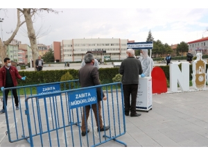 Niğde Belediyesi Günlük 8 Bin Adet Maske Dağıtıyor