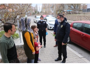 Kampanyaya Destek Veren Elif’e Akıllı Saat Hediye Edildi