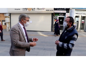 Vali Gürel Caddede Maske Dağıtıp, Maske ‘Evde Kal’ Uyarısı Yaptı