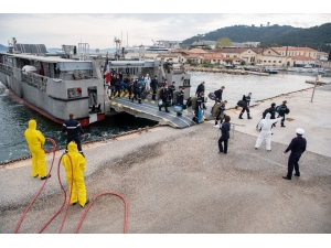 Fransa’ya Ait Olan Charles De Gaulle Uçak Gemisinin Mürettebatı Karantinaya Alındı