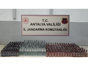 Antalya’da 300 Litre Kaçak İçki Ele Geçirildi