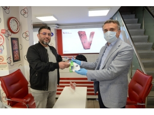 Çorum Belediyesi’nden Esnafa Dezenfektan Ve Maske