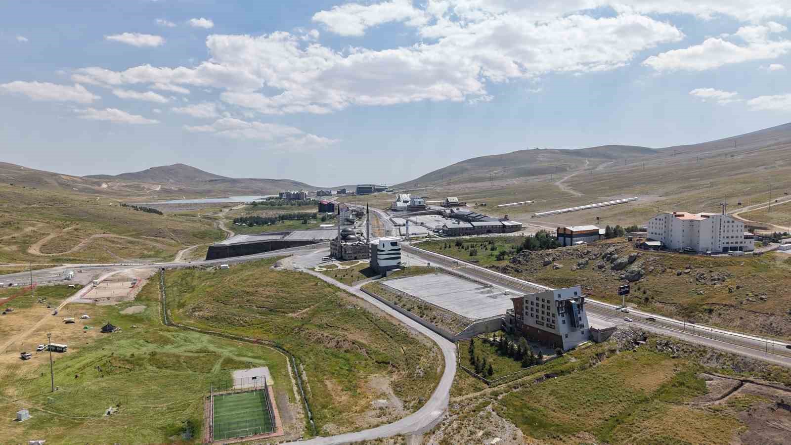 buyuksehir-den-erciyes-te-dort-mevsim-turizm-hamlesi