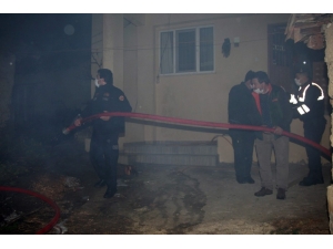 Yangın Çıkan Evin Tavanı Çöktü, Mahsur Kalan Yaşlı Kadın Hayatını Kaybetti