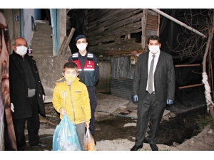 Evden Çıkamayan Çocuk, ‘Yasal Hakkım’ Diyerek Jandarmadan Cips İstedi