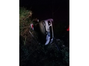 Kaza Yaptıkları Aracı Bırakıp Kaçtılar