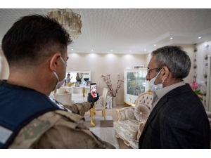 Korona Virüslü Hastayı Gizleyen Muhtar Açığa Alındı, Hastaları Bildiren Muhtar Ödül Aldı