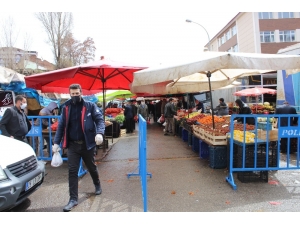 Sokağa Çıkma Yasağı Öncesi Vatandaşlar Pazarlara Akın Etti