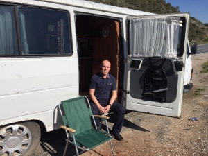 İlginç Korona Tedbiri... Karavanı Ofise Çevirdi