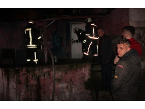 Tek Katlı Ev Çıkan Yangında Kullanılamaz Hale Geldi