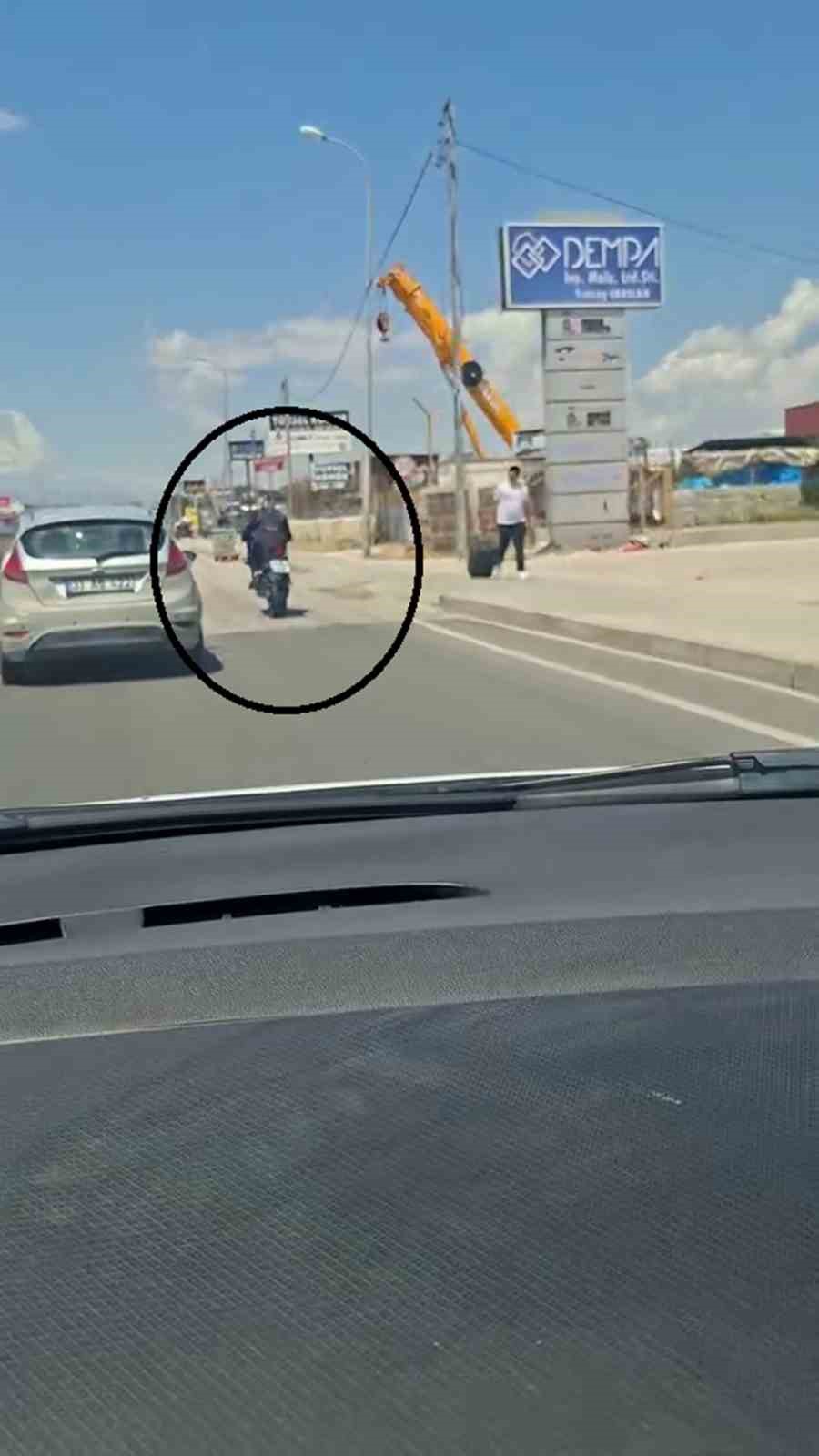 trafikte-tek-teker-yaparak-ilerleyen-surucuye-46-bin-tl-ceza