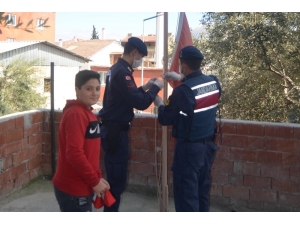 Ortaokul Öğrencisinin Bayrak İsteği Yerine Getirildi