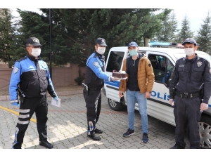 Gözaltına Alındığını Zannetti, Gördüğü Manzara Karşısında Neye Uğradığını Şaşırdı