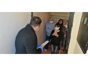 İlkokul Öğrencisi Buğlem Su Kumbarasındaki Parayı ‘Biz Bize Yeteriz Türkiyem’ Kampanyasına Bağışladı