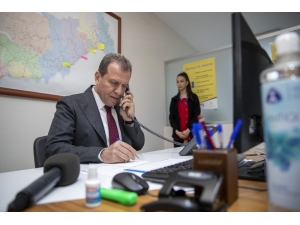 Seçer: "Belediye Olarak, İhtiyaç Sahibi Her Vatandaşa Gıda Kolileri Bırakacağız"