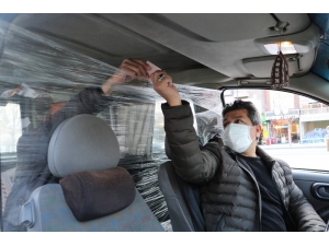 Sivaslı Taksiciden Koronaya Karşı 10 Liralık Çözüm