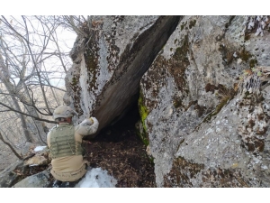 Siirt’te Pkk’lı Teröristlere Ait Yaşam Malzemesi Ele Geçirildi
