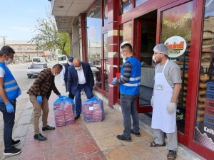 Büyükşehir’den Kamu Çalışanları Ve Esnafa Maske Desteği