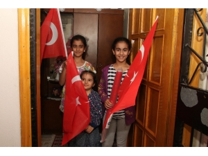 Büyükşehir’den 23 Nisan İçin Bayrak Seferberliği