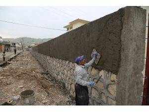 Cizre’de Yol Genişletme Çalışmaları Devam Ediyor