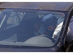 Sağlık Ekipleri Bayılan Sürücüye Önce Maske Taktı, Sonra Müdahale Etti